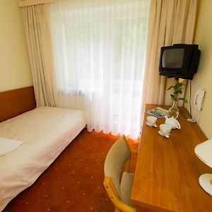 Pokój z łóżkiem king-size